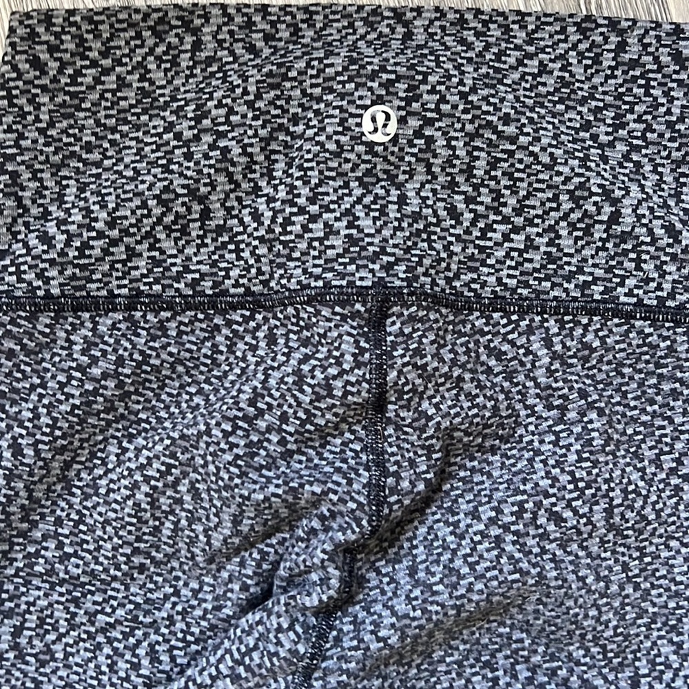 Lululemon Hi-Rise Legging - Picture 5 of 6